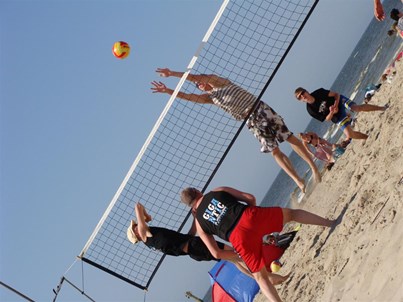 Zaterdag 1 mei, opening beachvolleybalvelden (SIS terrein, Warmenhuizen)