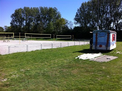 Beachvolleybalvelden liggen en weer super bij. Alles weer klaar voor een leuk beachvolleybalseizoen