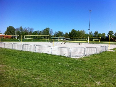 Elk seizoen weer lekker beachvolleyballen op de velden van Beachvolleybalclub de Zandbak.