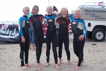 De Zandhazen als Surf Babes